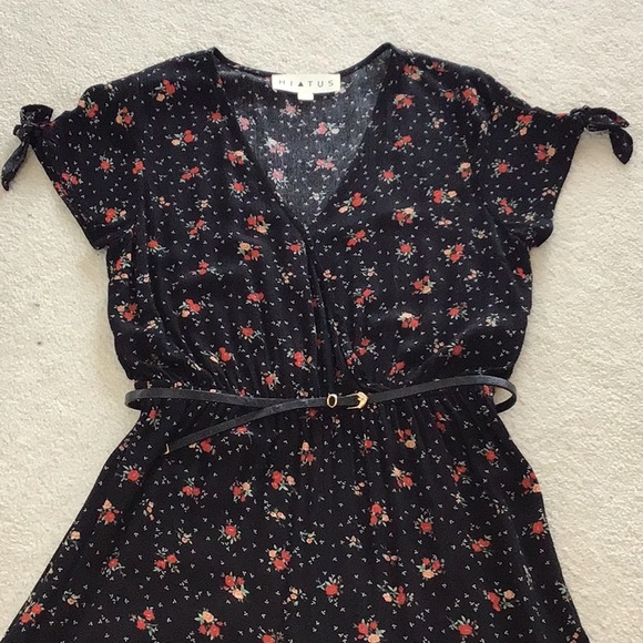 Mini Floral jumpsuit with narrow belt Size L - Picture 3 of 4